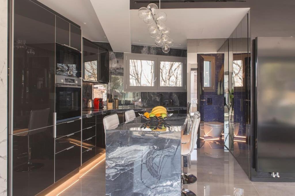 Luxury Acropolis View Apartment-Living Stone Black Pearl Афины Экстерьер фото